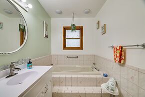 Peaceful Pocono Retreat: Hot Tub & Covered Deck!