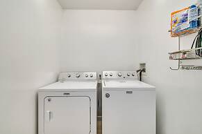 Peaceful Pocono Retreat: Hot Tub & Covered Deck!