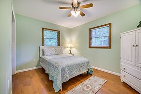 Peaceful Pocono Retreat: Hot Tub & Covered Deck!