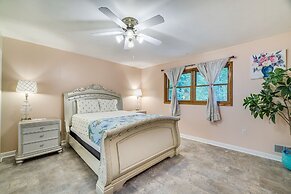 Peaceful Pocono Retreat: Hot Tub & Covered Deck!