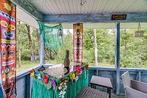 Peaceful Pocono Retreat: Hot Tub & Covered Deck!