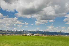 The Lofts on 89 Condo - 5 Miles to Salt River!