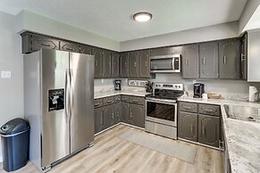 Rural Melbourne House With Deck!