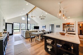 Stunning Chesapeake Bay Farmhouse w/ Dock & Kayaks