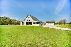 Stunning Chesapeake Bay Farmhouse w/ Dock & Kayaks