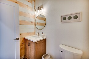 Stunning Chesapeake Bay Farmhouse w/ Dock & Kayaks