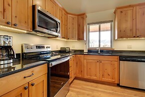 Beautiful Jefferson River Cabin w/ Mountain Views!