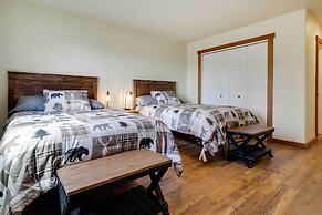 Beautiful Jefferson River Cabin w/ Mountain Views!