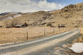Beautiful Jefferson River Cabin w/ Mountain Views!