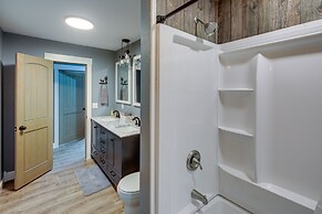 Serene Bryant Retreat w/ Private Hot Tub!