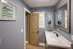 Serene Bryant Retreat w/ Private Hot Tub!