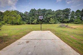 Serene Bryant Retreat w/ Private Hot Tub!