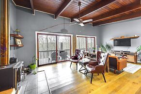 'alpine House' Modern Delevan Cabin on 2 Acres