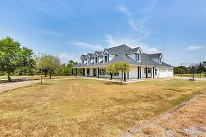 Spacious Wills Point Retreat w/ Pool & Pond!