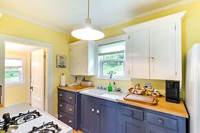 Pet-friendly Maine Cottage By Northern Bay