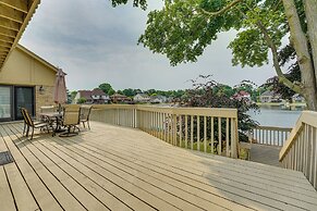 Lakefront Shelby Twp Getaway w/ Swim Pond!