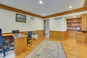 Lakefront Shelby Twp Getaway w/ Swim Pond!