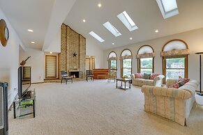 Lakefront Shelby Twp Getaway w/ Swim Pond!