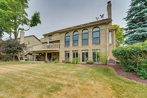 Lakefront Shelby Twp Getaway w/ Swim Pond!