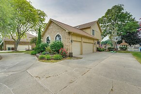 Lakefront Shelby Twp Getaway w/ Swim Pond!