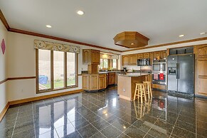 Lakefront Shelby Twp Getaway w/ Swim Pond!