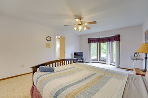 Lakefront Shelby Twp Getaway w/ Swim Pond!