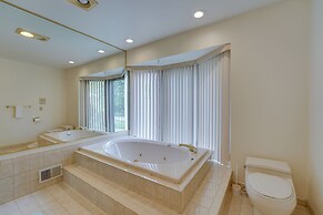 Lakefront Shelby Twp Getaway w/ Swim Pond!