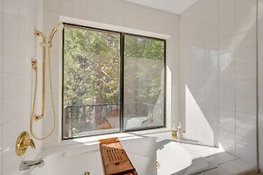 Hike, Ski & Unwind: Cabin w/ Hot Tub in Pioneer!