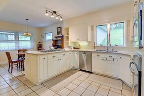 Lakefront Canandaigua Home w/ Dock & Kayak!