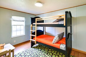 Near Blue Ridge Parkway: Ennice Home w/ Fire Pit