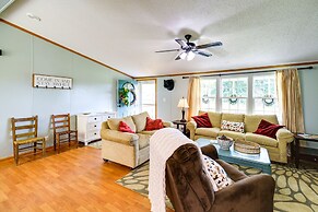 Near Blue Ridge Parkway: Ennice Home w/ Fire Pit