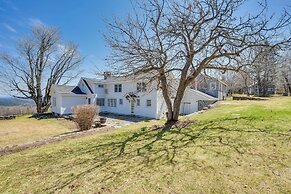 Marlboro Escape: 9 Mi to Mount Snow Resort!