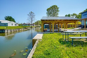 Waterfront Buckeye Lake Vacation Rental w/ Hot Tub