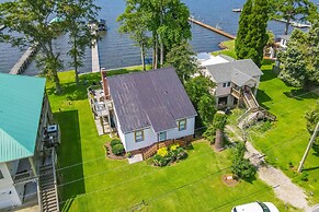 Pamlico River Vacation Rental w/ Deck & Fire Pit