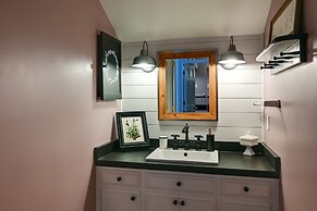 Pamlico River Vacation Rental w/ Deck & Fire Pit