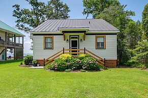 Pamlico River Vacation Rental w/ Deck & Fire Pit