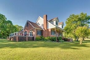 Spacious Greenbrier Vacation Rental on ~ 4 Acres!