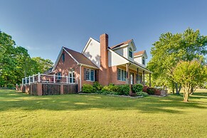 Spacious Greenbrier Vacation Rental on ~ 4 Acres!