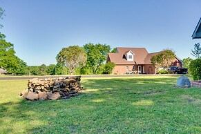 Spacious Greenbrier Vacation Rental on ~ 4 Acres!