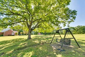 Spacious Greenbrier Vacation Rental on ~ 4 Acres!