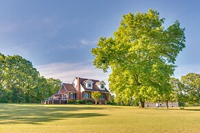 Spacious Greenbrier Vacation Rental on ~ 4 Acres!