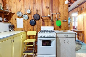 Southold Cottage w/ Patio & Grill - Walk to Beach!