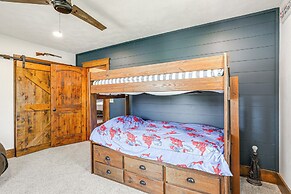Family-friendly Seward Home w/ Sauna & Pool!