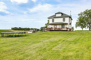 Family-friendly Seward Home w/ Sauna & Pool!