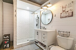 Family-friendly Seward Home w/ Sauna & Pool!