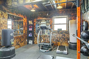 Family-friendly Seward Home w/ Sauna & Pool!