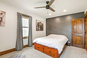 Family-friendly Seward Home w/ Sauna & Pool!