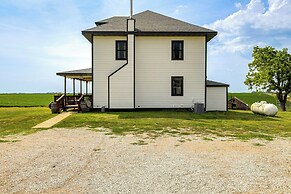 Family-friendly Seward Home w/ Sauna & Pool!