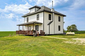 Family-friendly Seward Home w/ Sauna & Pool!