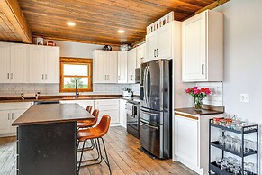 Family-friendly Seward Home w/ Sauna & Pool!